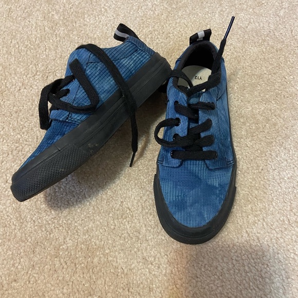 Boys Tom’s sneakers - Picture 2 of 2